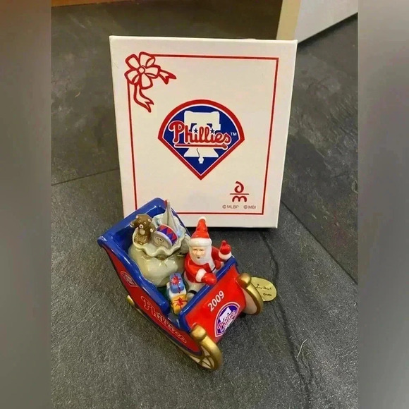 Danbury Mint Philadelphia Phillies MLB Christmas Ornament Santa Sleigh 2009 - Picture 1 of 8